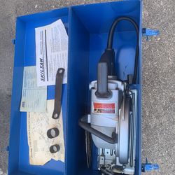 Skil Saw  Model 77 Worm Drive 7 1/4 With Carrying Case And Blades