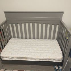 Toddler Crib With Mattress 