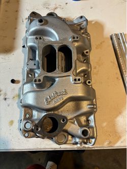 Edelbrock SBC intake manifold