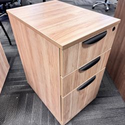 New - Mobile 3 Drawer Locking File Cabinet / File Pedestal 