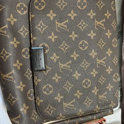 Authentic Hoxton GM Damier Louis Vuitton for Sale in Hayward, CA - OfferUp