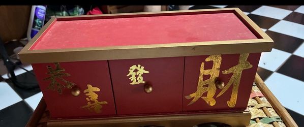 Vintage wooden jewelry box with chinest calligraphy