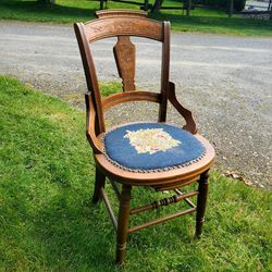 Antique Chair
Beautiful needlework
Carved wood
34" tall 17" wide