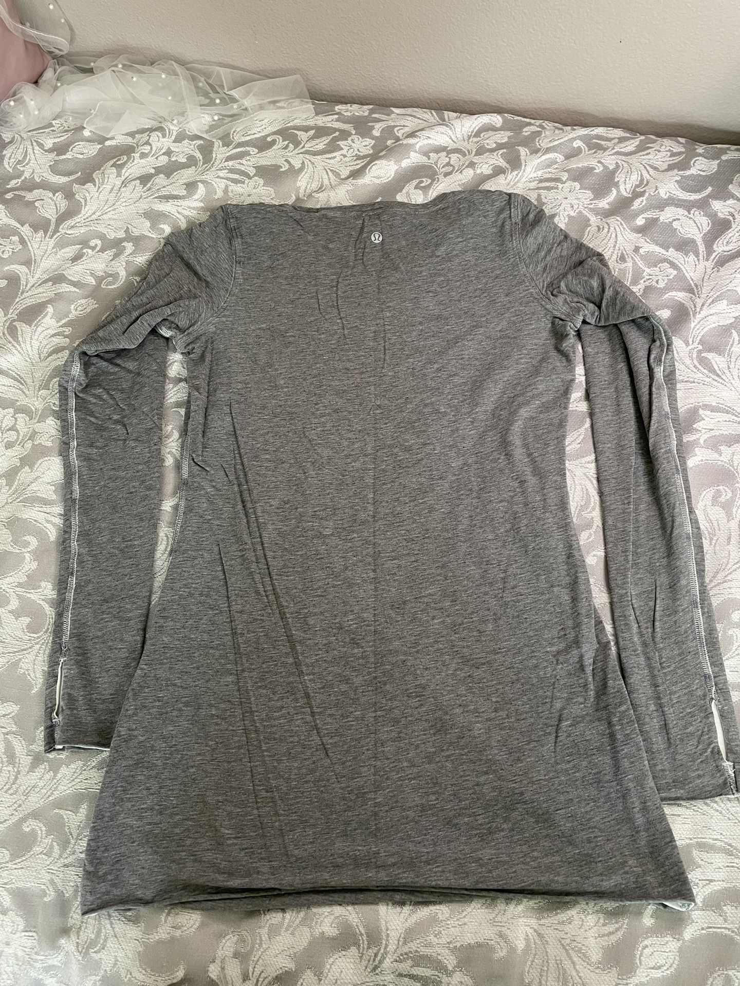 Lululemon Every Yogi Long Sleeve Size 12 for Sale in Oxnard, CA - OfferUp