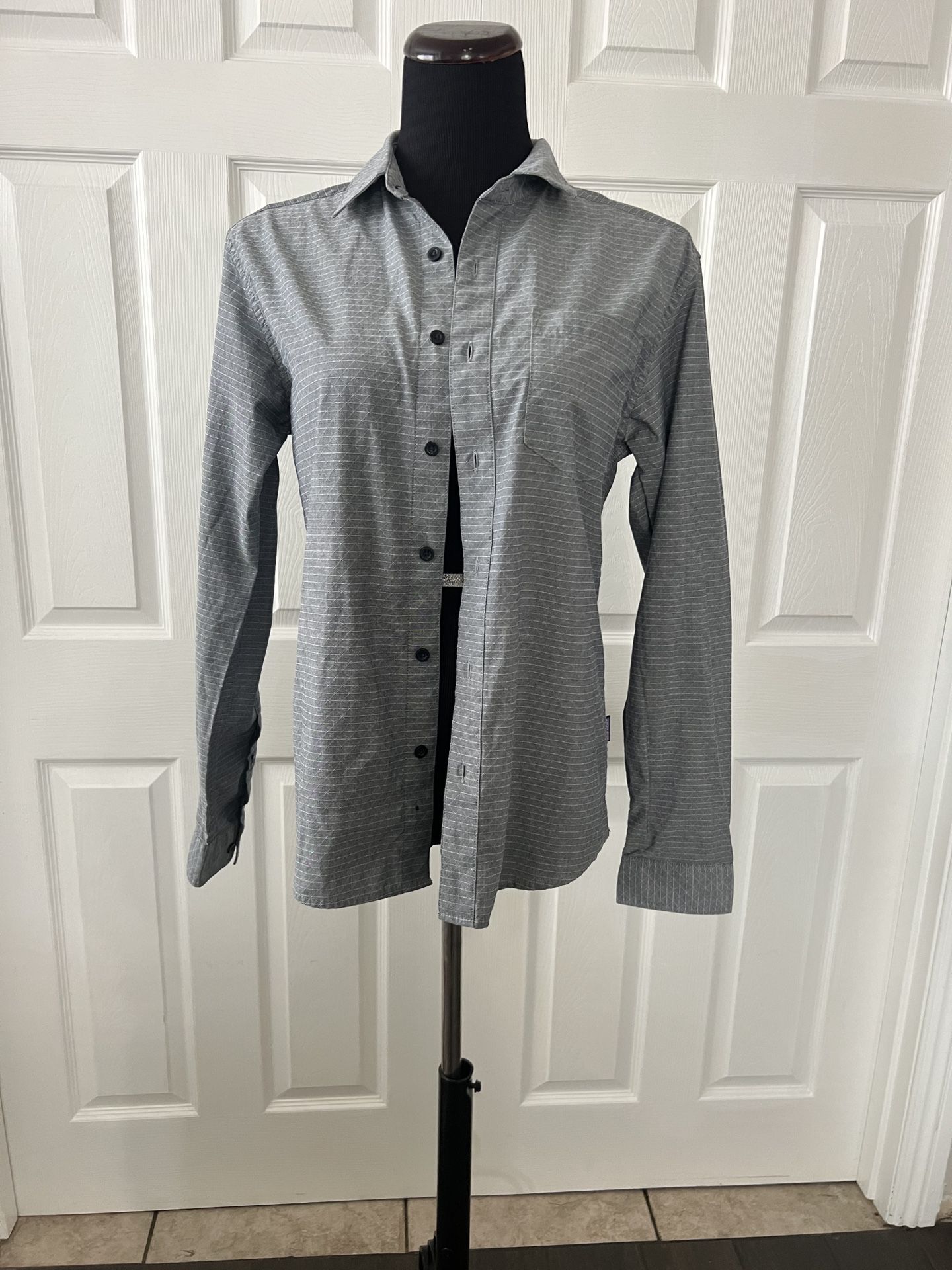 Patagonia Organic Cotton Gray Button Up Long Sleeve Shirt