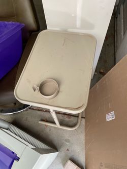 Folding table tray with cup holder