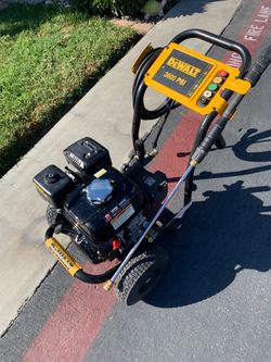 DEWALT PRESSURE WASHER 3600 Psi POWERED BY HONDA