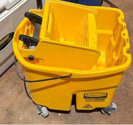 Rubbermaid Commercial WaveBrake Mop Bucket