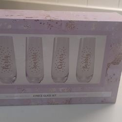 4 Piece Glass Set New