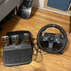 Logitech G920 Driving Force Racing Wheel/Pedals for Xbox Series X/S One and PC
