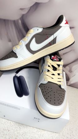 Low-Top TS Sneakers – Brown/White – Size 8.5