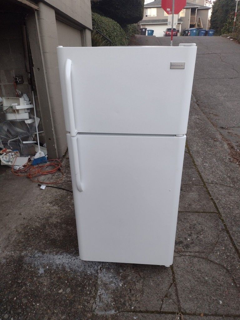 Frigidaire White Refrigerator - Can Deliver