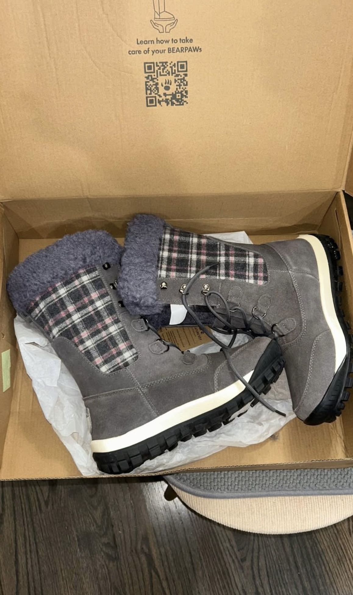 New BearPaw Classy Charcoal Women’s Lotus 2325 W Size 8M Winter comfy Warm boot