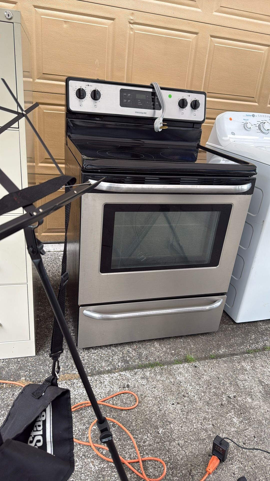 Estufa  Frigidaire Negra