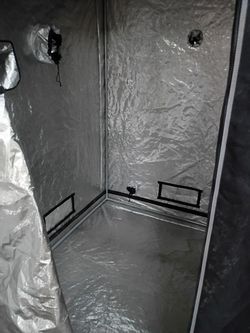 Grow tent with light