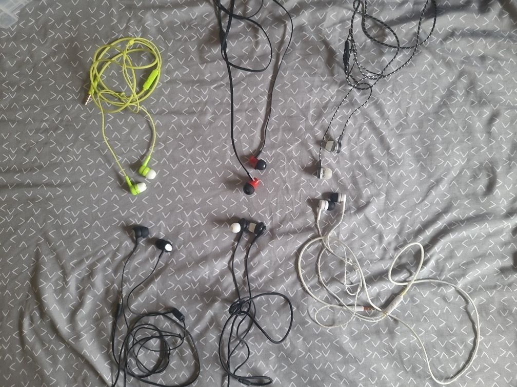 Cheap Wired Headphone Earbuds (Sanitized)