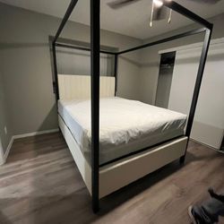 QUEEN SIZE CANOPY BED FRAME 