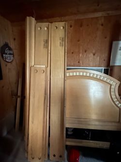Queen Solid Wood 4-Poster Bed Frame