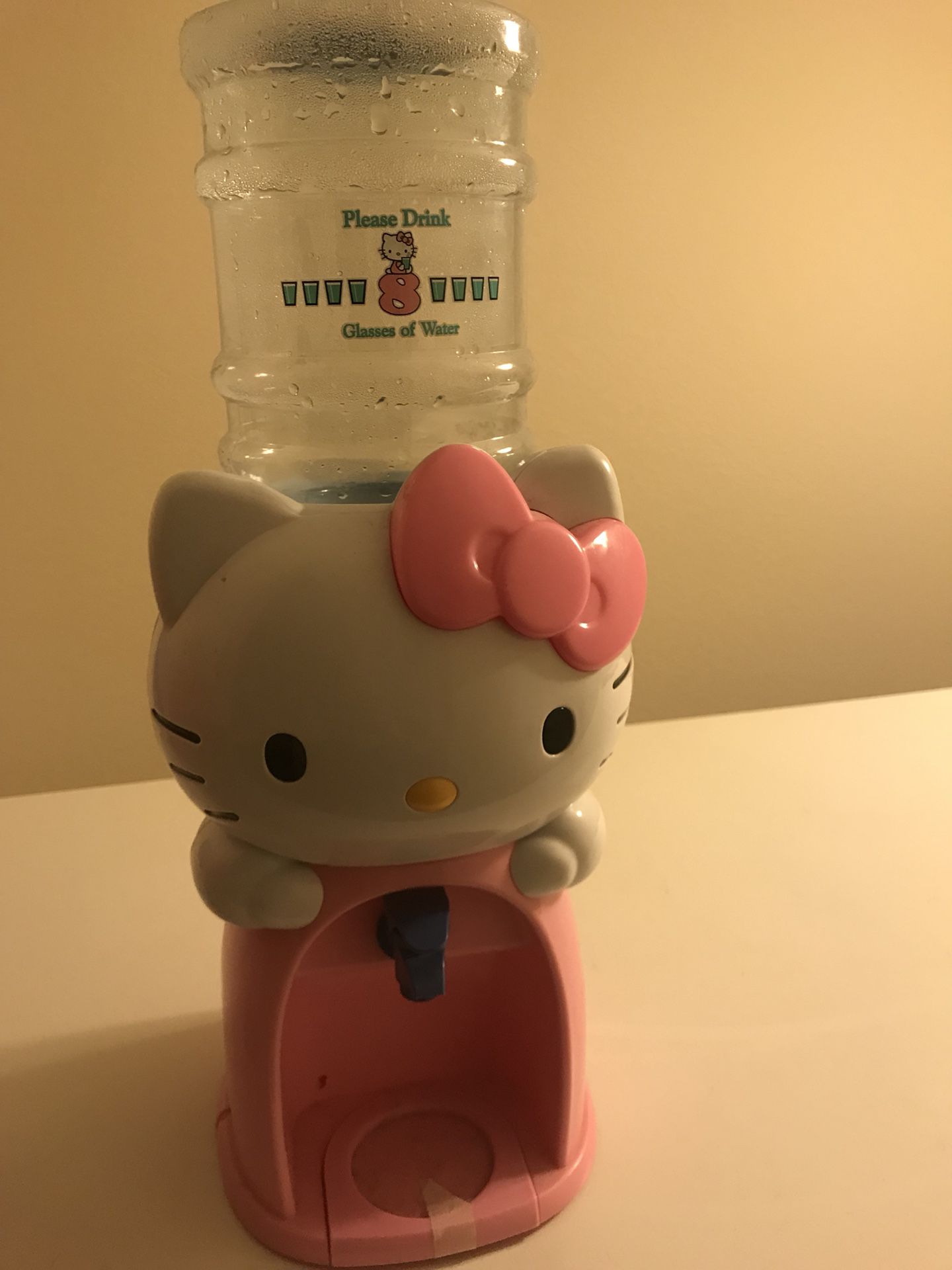 Mini hello kitty water dispenser