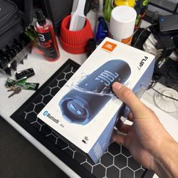 new JBL Speaker Flip 7 Blue