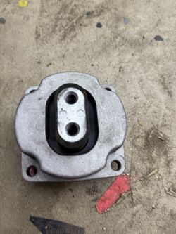 2015+ Dodge Charger Transmission Mount Part