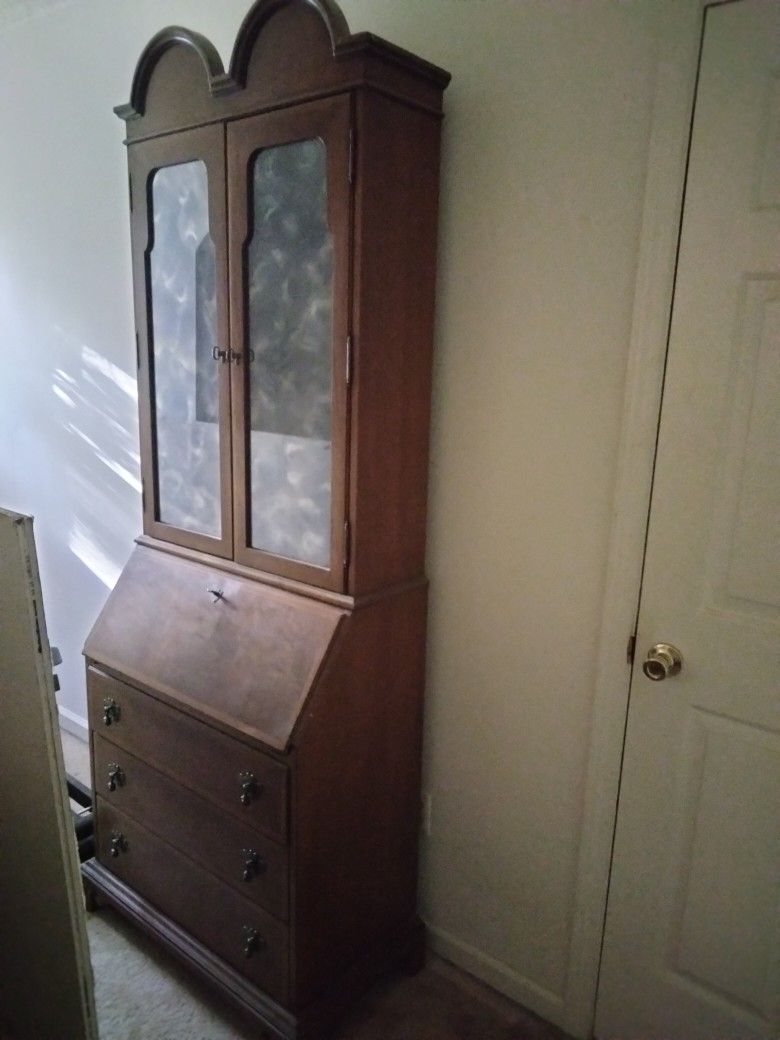 Secretariat Desk