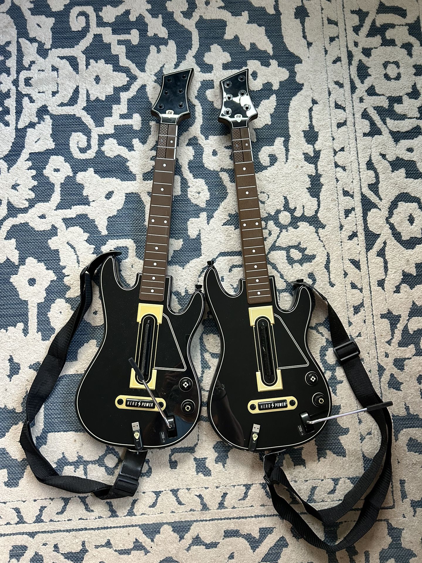 Guitar Hero Live PS4 Bundle w/ 2 Guitars, 2 Dongles, 2 Straps & Game For Playstation 4