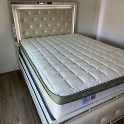 Organic Cotton  Hybrid Euro Pillow Top Medium Firm 12”  Queen  Mattress.    Brand New Mattress.     Same Day Delivery.   ☎️call Or Tex (213)713-74-89