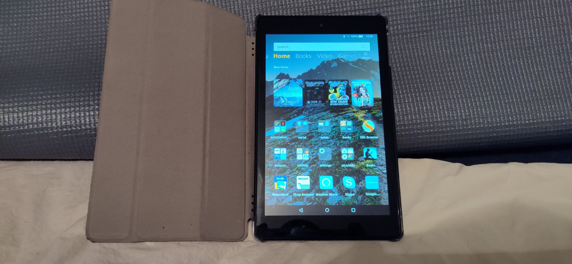 8" HD amazon fire tablet with case