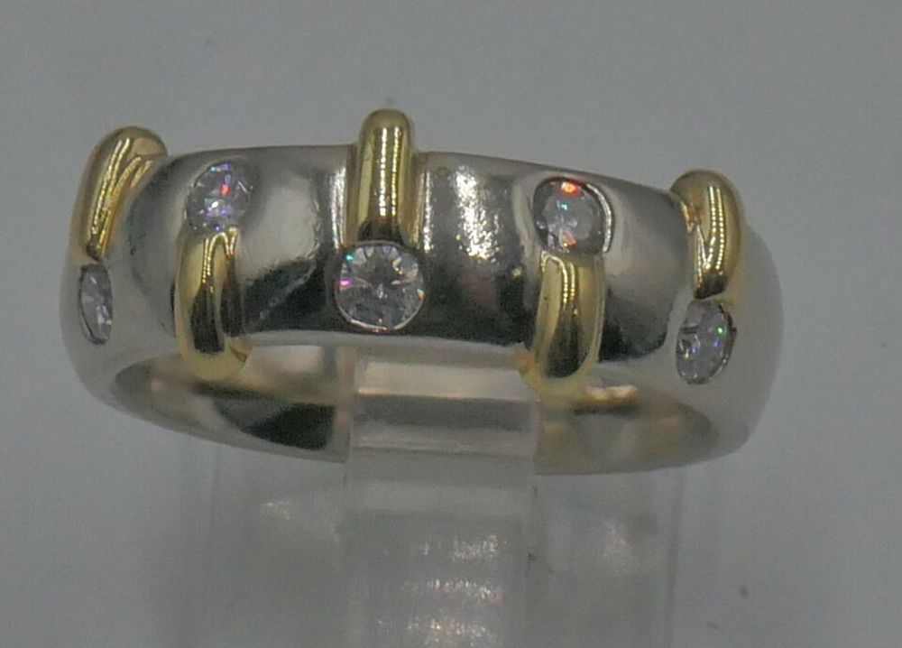14KT WHITE AND YELLOW GOLD RING 10.6 GR SIZE 8 W 4 DIAMONDS 0.33PTS VERY GOOD CONDITION. 867005-1.