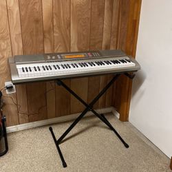 CASiO WK -200 77 keys buenas condiciones