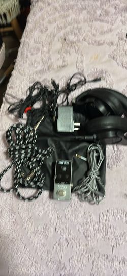 Bowmen guitar equipment and head phones