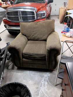 Big Fluffy Chair 