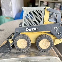 John Deere 318D skid steer tractor toy