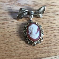 Vintage Cameo Brooch 