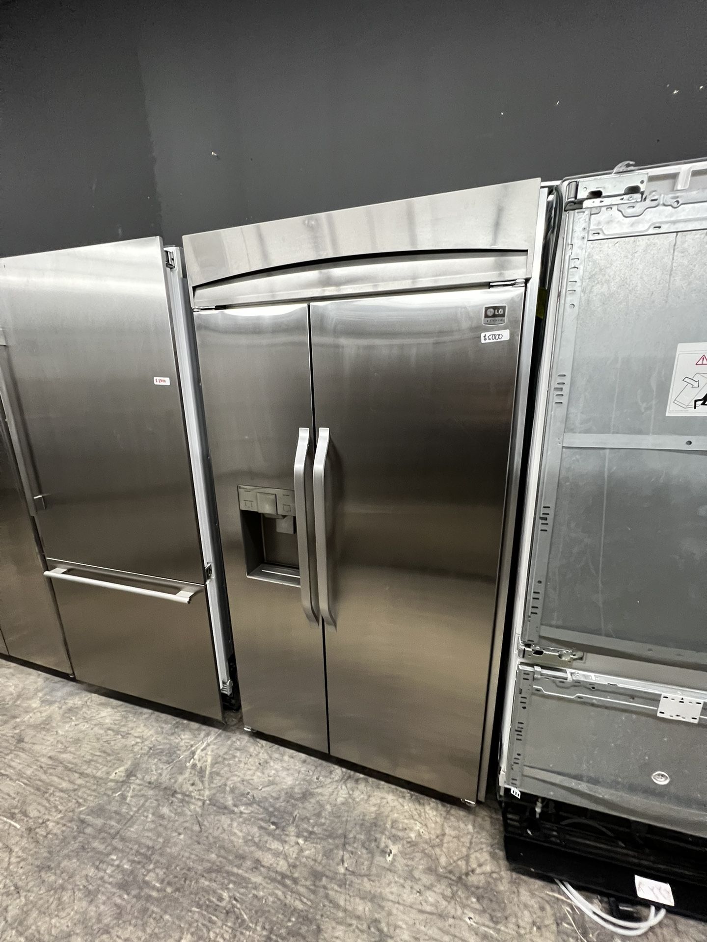 BUILT IN LG STUDIO 42”INCH REFRIGERATOR for Sale in Westminster, CA