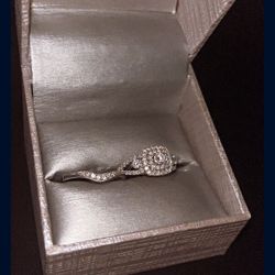 14kt Gold Double Cushion 3 stone Engagement Ring W/ Wedding Band