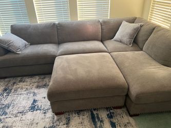 Sectional Sofa (Excellent Condition)