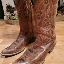 Women's Ariat Cowgirl Boots 7b
