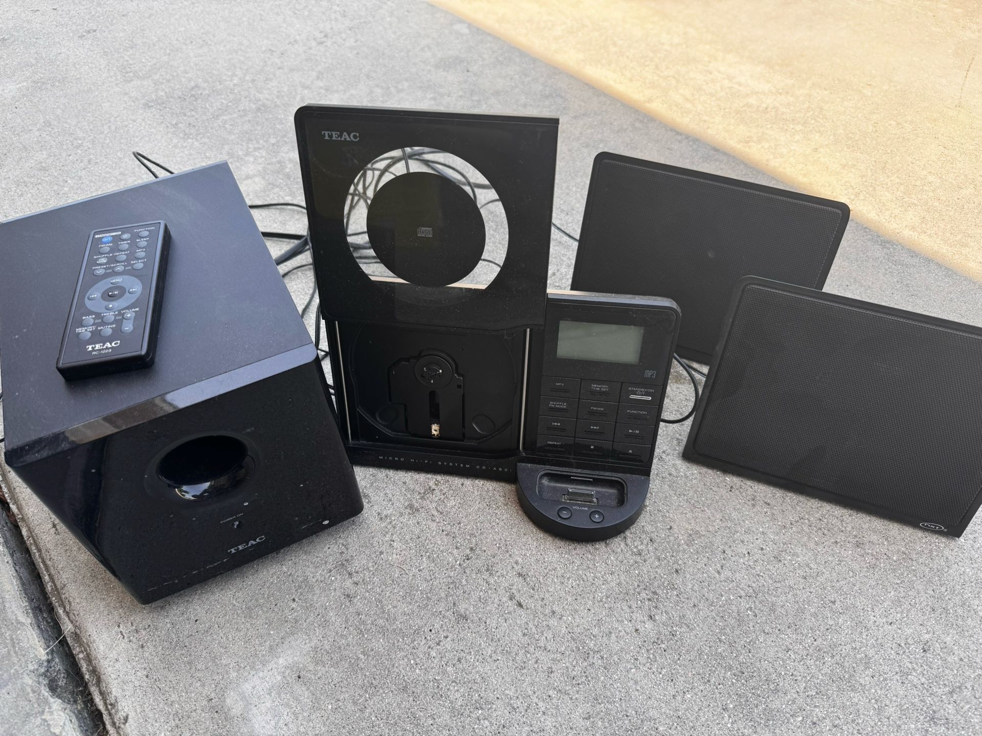 TEAC CD-X60i Compact Micro Hi Fi Stereo System IPOD Dock W Remote