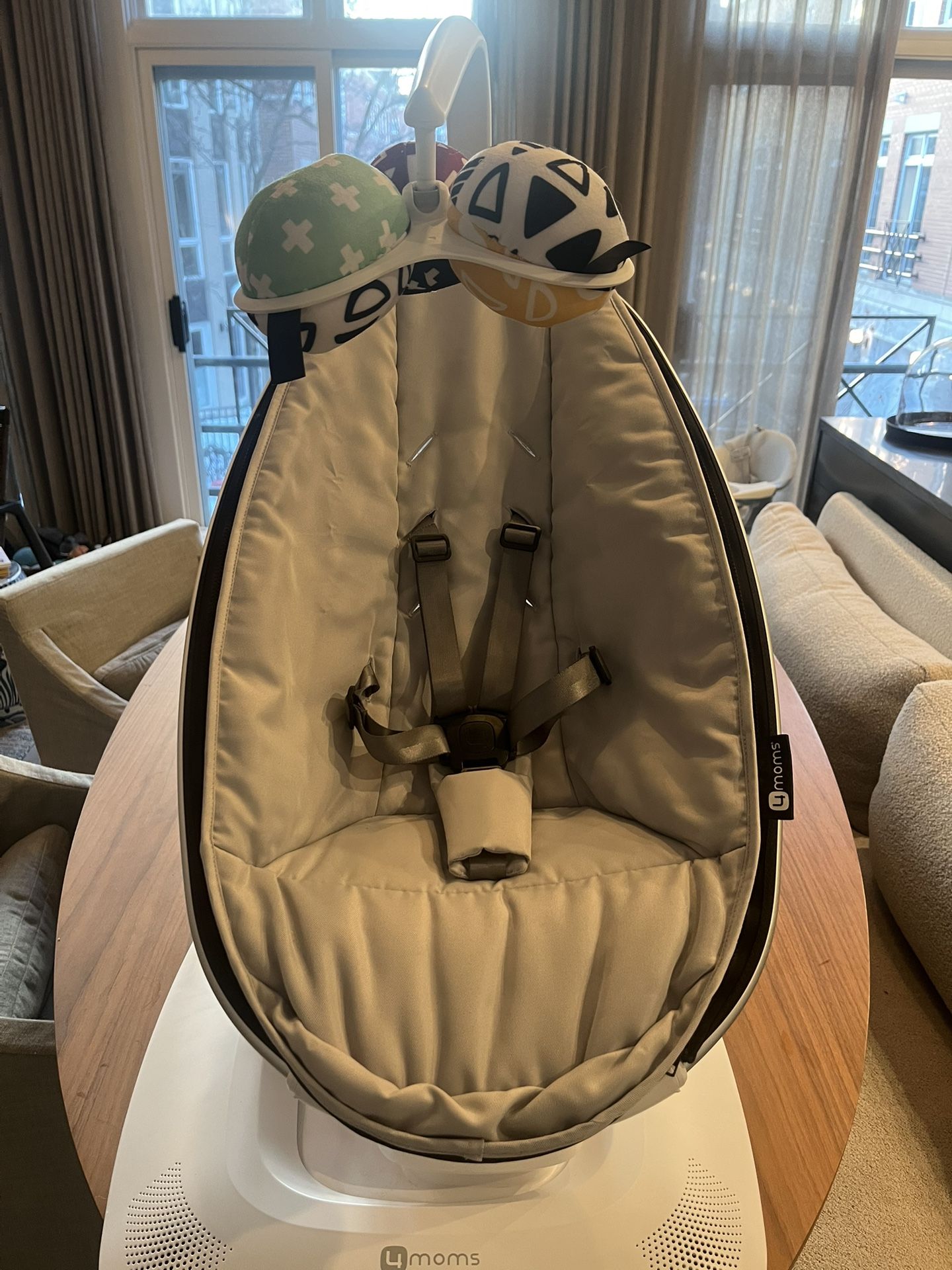 Baby Swing. 4Moms MamaRoo Multi-Motion Baby Swing