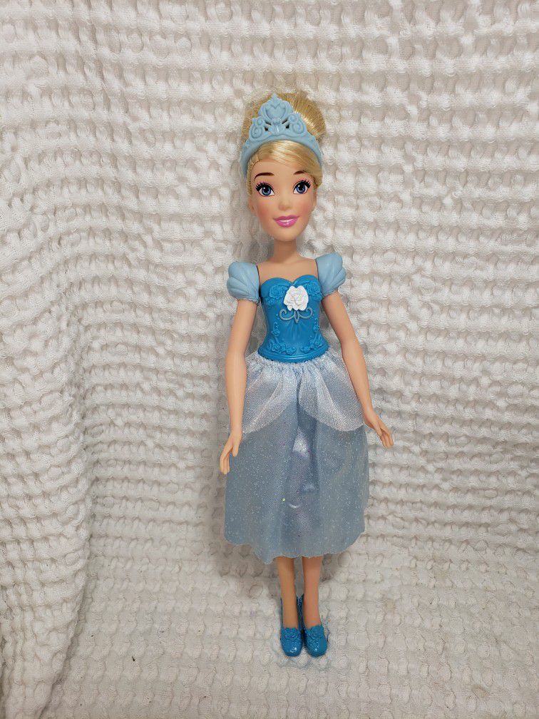 Disney princess Cinderella doll 11" tall . 