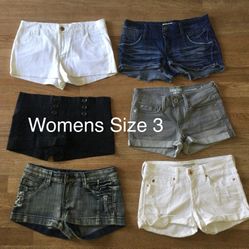 Women’s Shorts Size 3 (Excellent Condition)