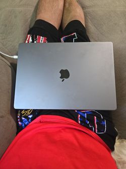 2021 MACBOOK PRO M1 Chip With 1TB HD