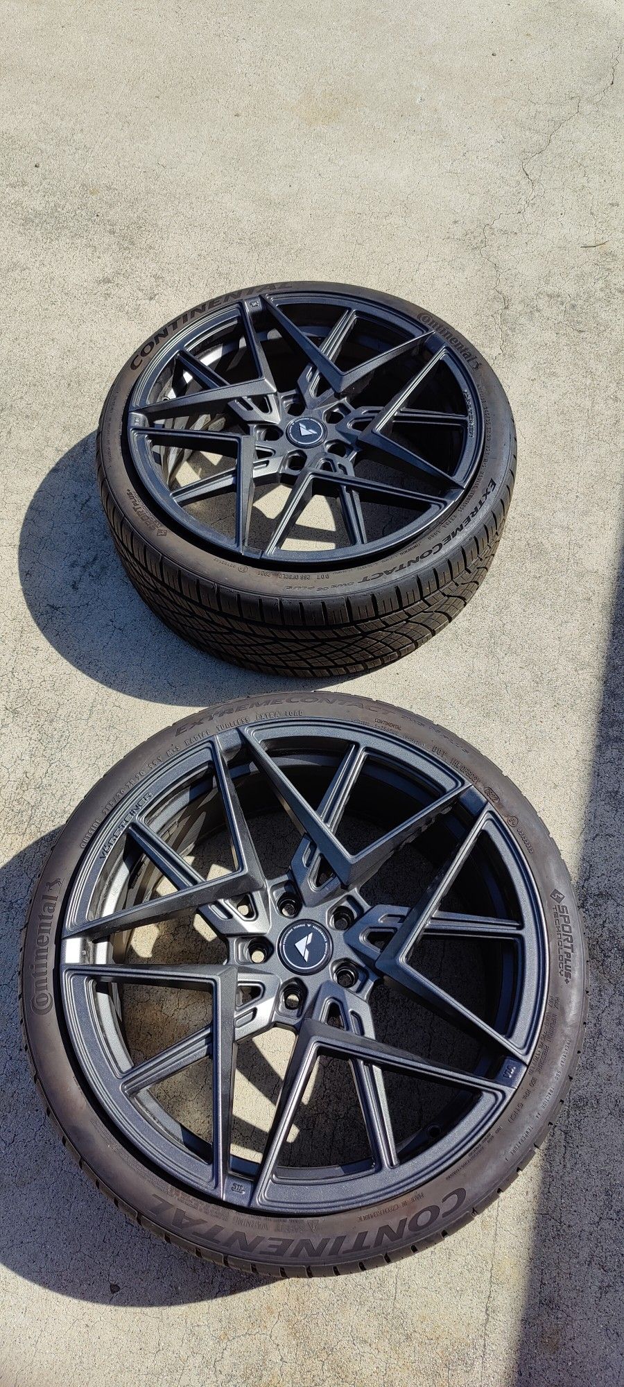 Single Rear Wheel Vorsteiner VFF-113 (5x114.3) with Continental Tire