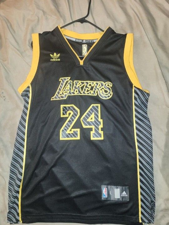 NBA: K0BE BRYANT ( STITCHED/SEWN ) JERSEY