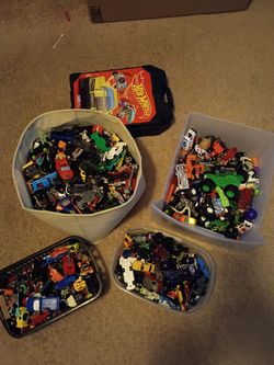 Large Lot of Hot Wheels & Toy Cars