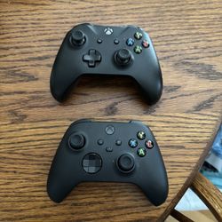 2 Xbox Wireless Controllers – Black (One Gen & Series X/S)