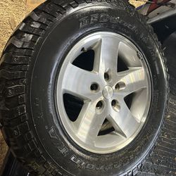 Jeep Wrangler Tire & Aluminum Wheel 