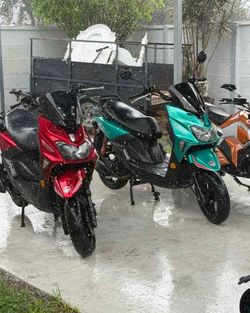 Motos